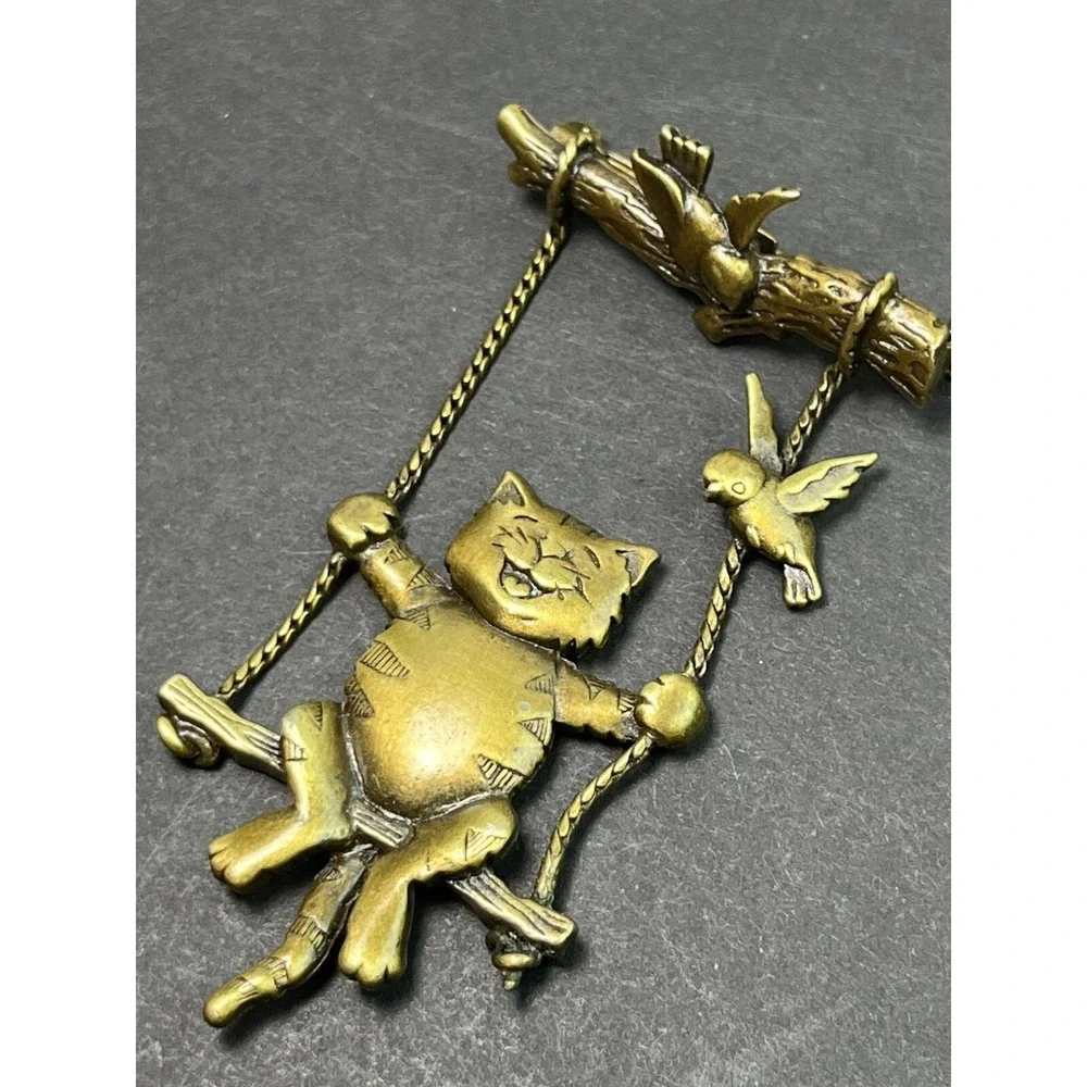 Vintage JJ Jonette Gold Tone Articulated Swinging Cat Bird Pin Brooch 3